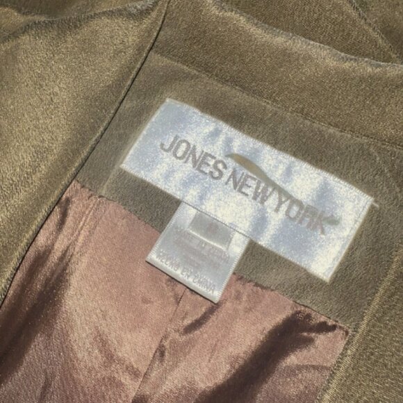 Jones New York. Size 8. Green Suede Cloth Lined Double Breasted Top. B129 - Picture 5 of 5